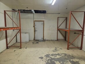 2-30 Ashwarren Rd, Toronto, ON à louer Photo intérieure– Image 2 sur 4