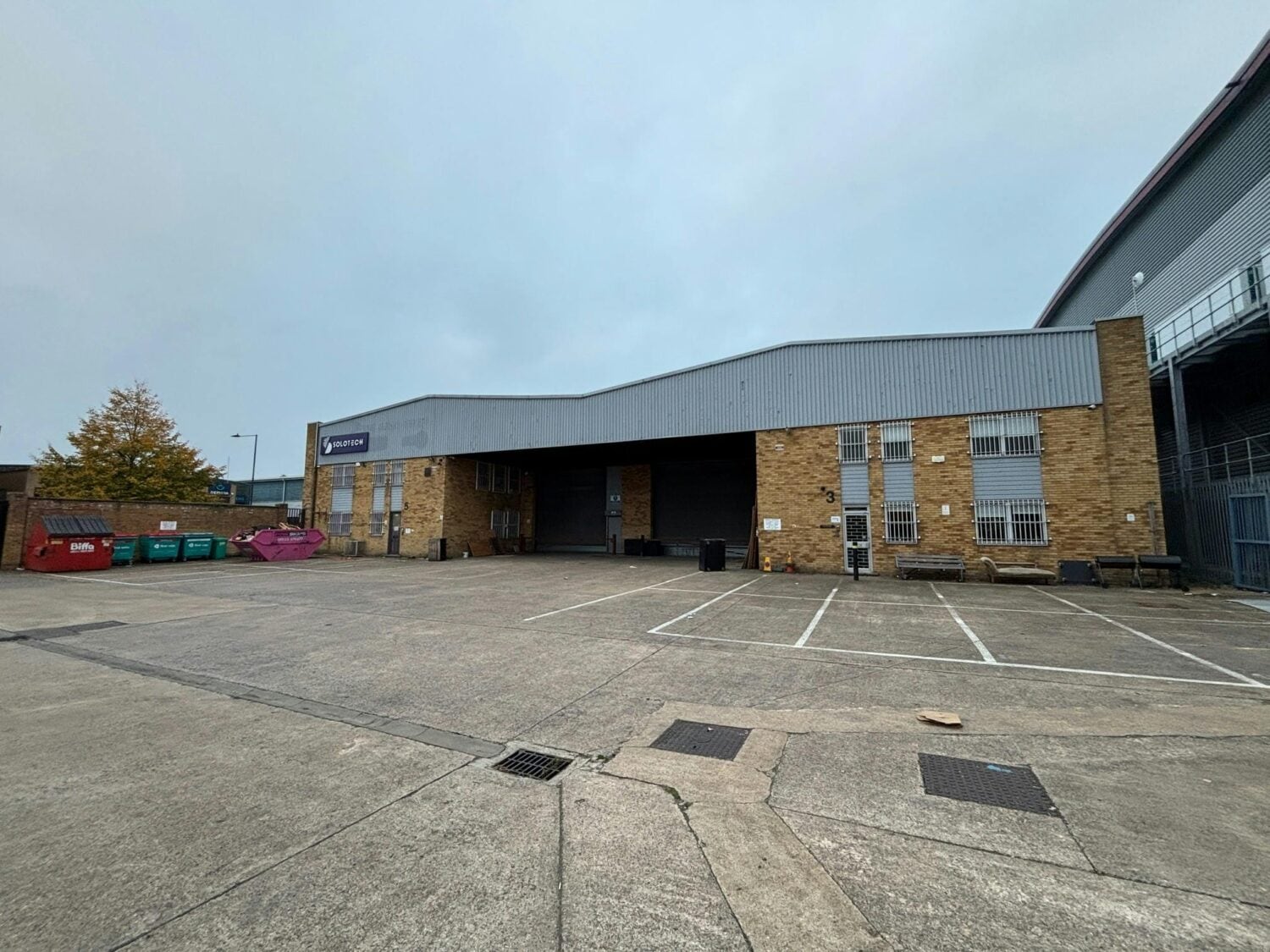 3-7 Cumberland Ave, Londres à louer Photo de l’immeuble– Image 1 sur 5