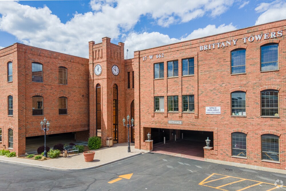 17W662 Butterfield Rd, Oakbrook Terrace, IL à louer Photo principale– Image 1 sur 26