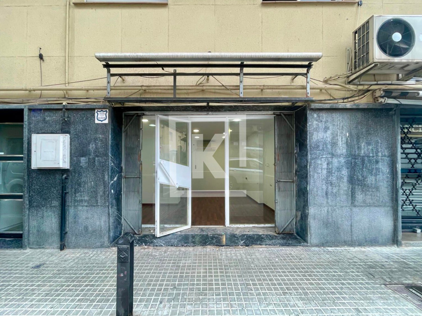 Local commercial dans Cornellà de Llobregat, Barcelona à louer Plan d’étage– Image 1 sur 9