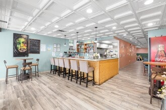 1108 Caroline St, Fredericksburg, VA à louer Photo intérieure– Image 2 sur 4