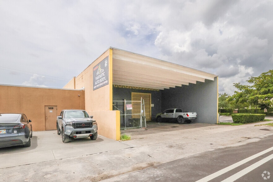 5832 Washington St, Hollywood, FL à vendre - Photo principale – Image 1 sur 61