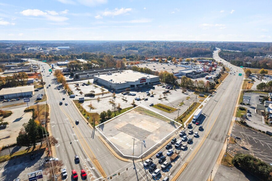 1301 S Pleasantburg Dr, Greenville, SC à louer - Photo de l’immeuble – Image 1 sur 5