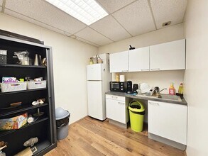 Bureau dans Pontault-Combault à louer Photo intérieure– Image 1 sur 7