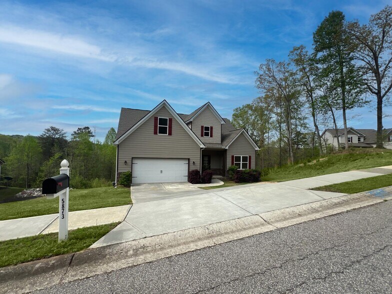 5873 Ridgedale Ct, Gainesville, GA à vendre - Photo principale – Image 1 sur 1