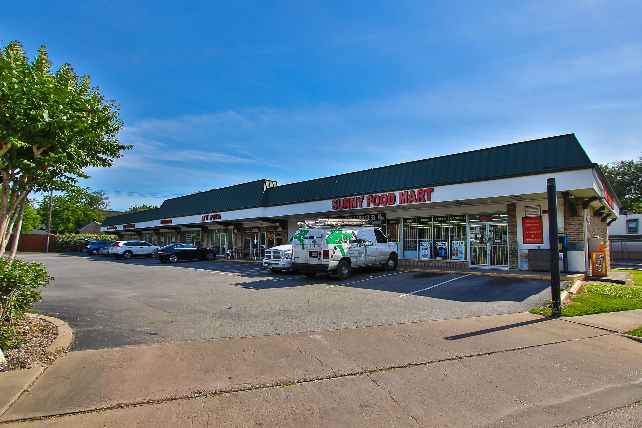 9810 Hillcroft Ave, Houston, TX à louer Photo de l’immeuble– Image 1 sur 4