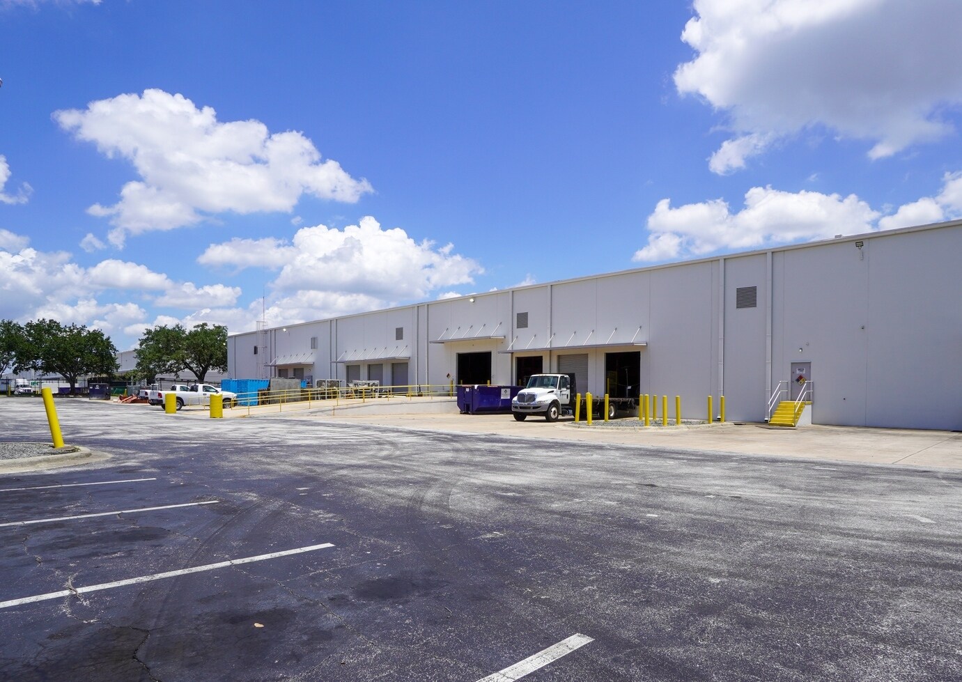 7600 Kingspointe Pky, Orlando, FL à louer Photo de l’immeuble– Image 1 sur 3