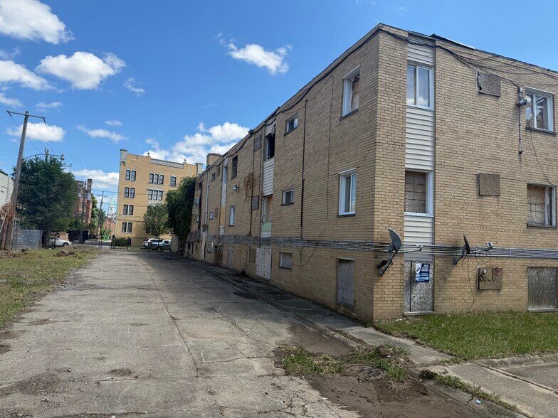 820-830 Merton Rd, Detroit, MI à vendre - Photo de l’immeuble – Image 3 sur 11