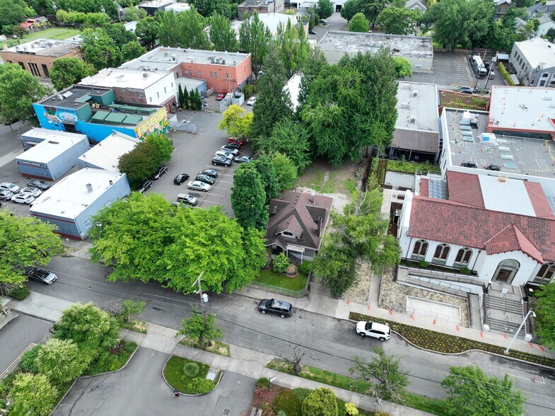 236 NE Knott St, Portland, OR à vendre - Photo de l’immeuble – Image 3 sur 3