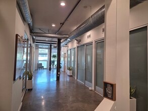 8322 Beverly Blvd, Los Angeles, CA à louer Photo intérieure– Image 2 sur 6