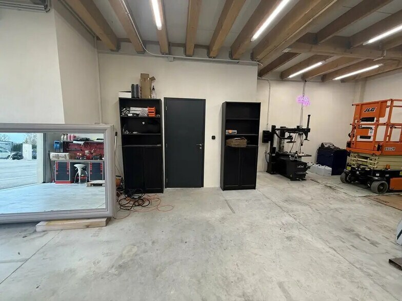 Bureau dans Saint-Rémy-de-Provence à louer - Photo de l’immeuble – Image 3 sur 6