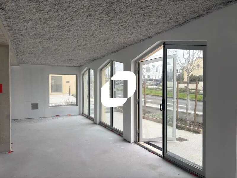 Local commercial dans Eysines à louer Photo intérieure– Image 1 sur 10