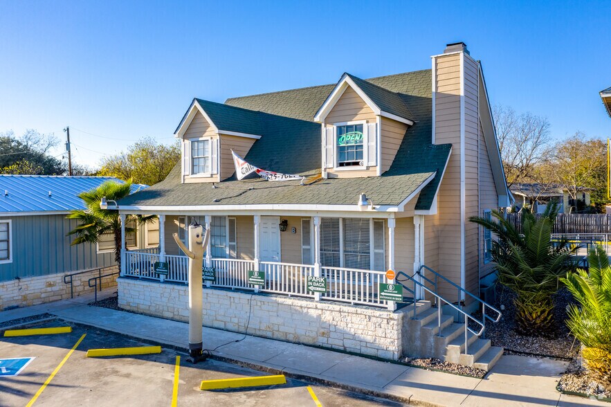 382 S Interstate 35, New Braunfels, TX à vendre - Photo principale – Image 1 sur 28