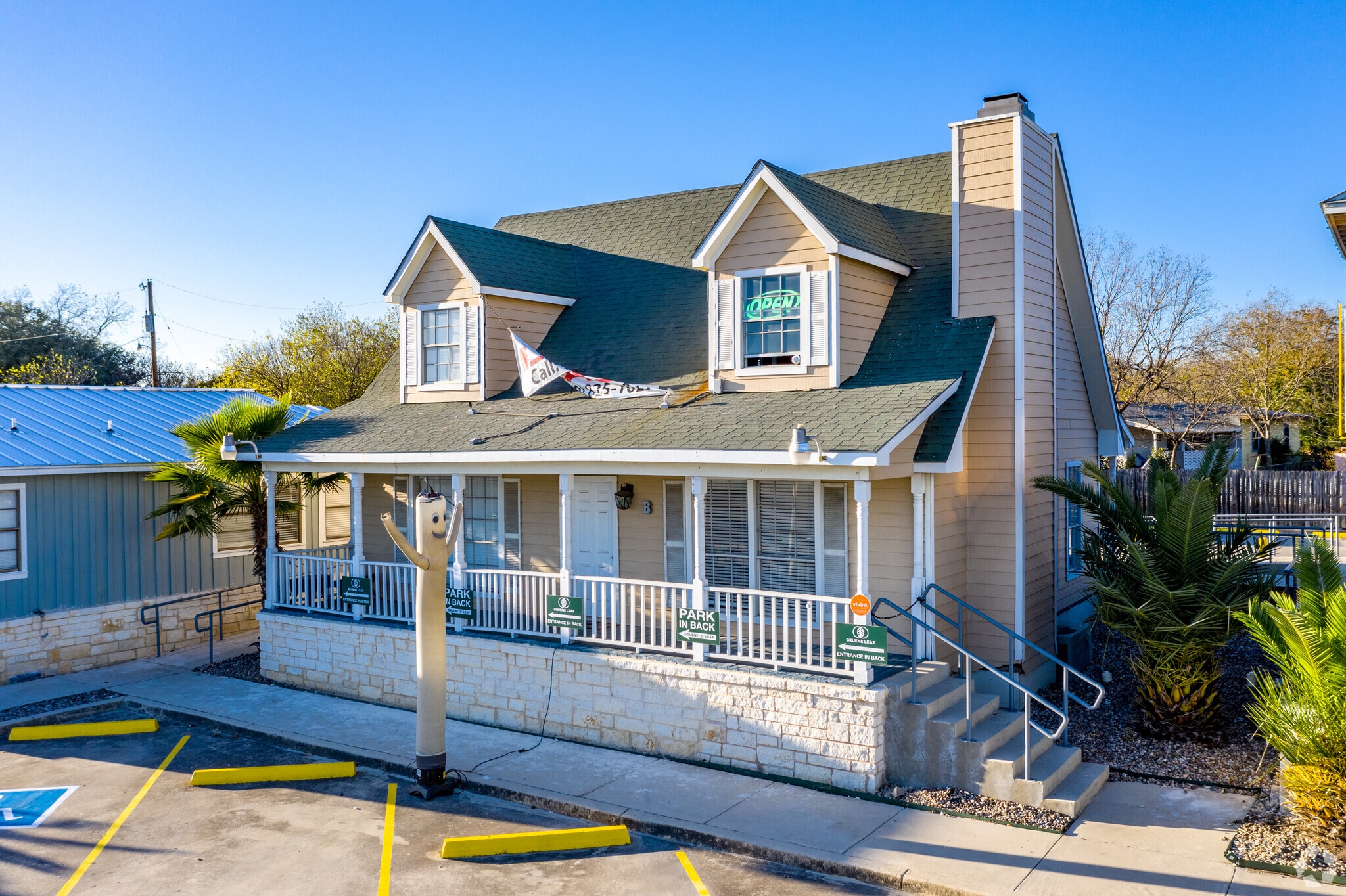 382 S Interstate 35 portefeuille de 4 biens à vendre sur LoopNet.fr Photo principale– Image 1 sur 5