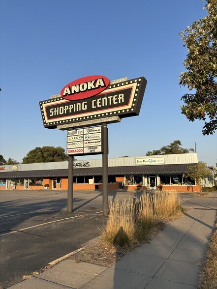 500 W Main St, Anoka, MN à louer - Photo de l’immeuble – Image 3 sur 14
