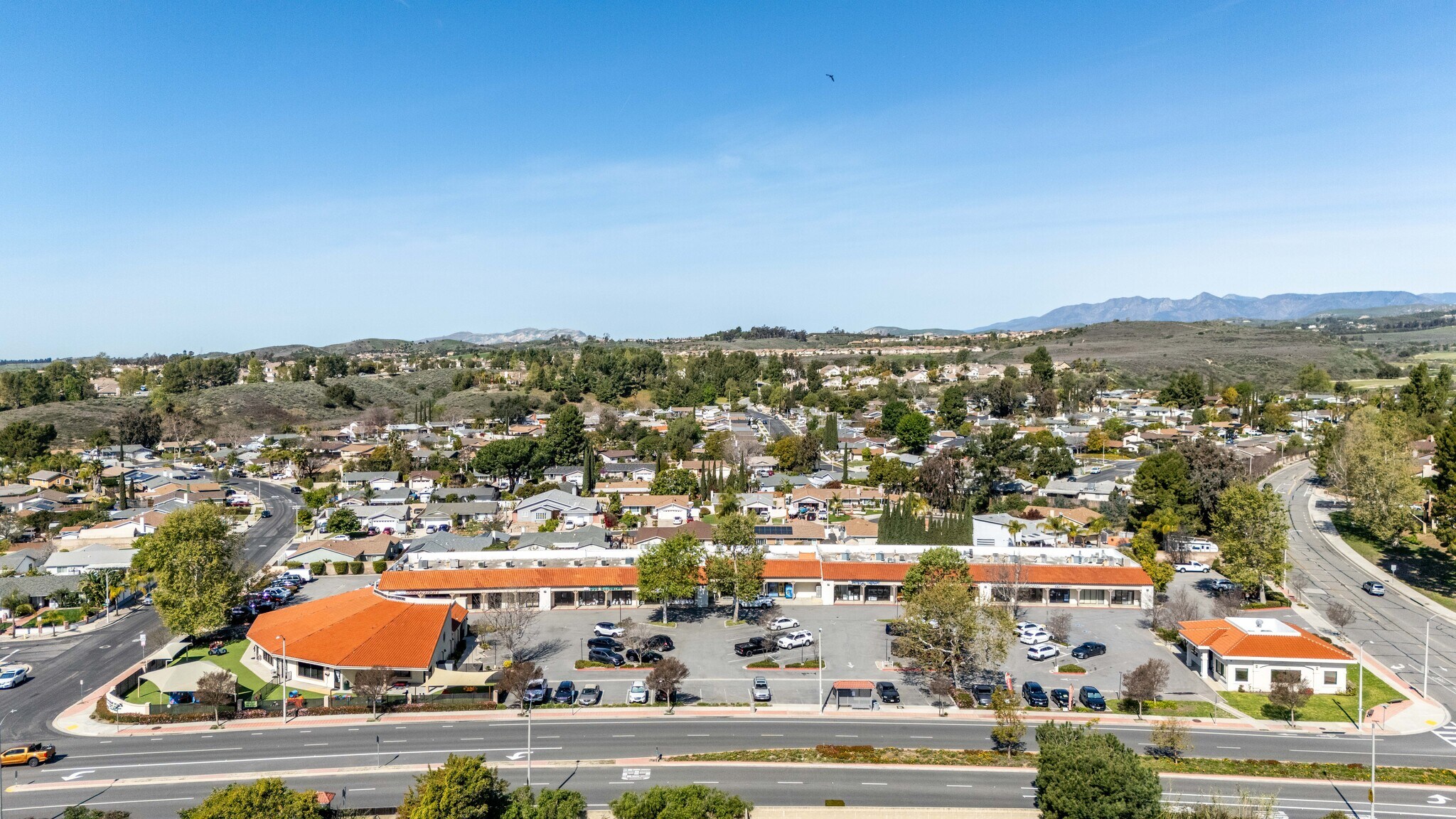 14711 Princeton Ave, Moorpark, CA à vendre Photo de l’immeuble– Image 1 sur 82