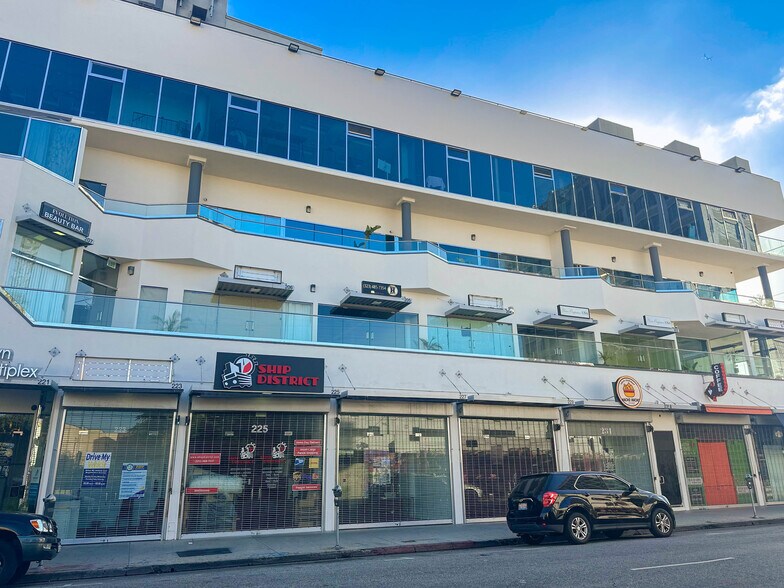 221 E 12th St, Los Angeles, CA à louer - Photo de l’immeuble – Image 3 sur 3
