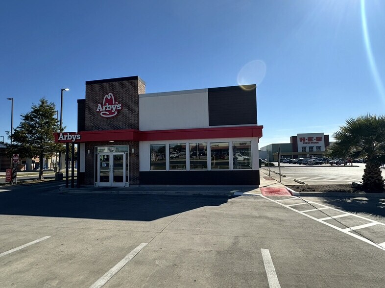 6588 FM 78, San Antonio, TX à louer - Photo de l’immeuble – Image 2 sur 3