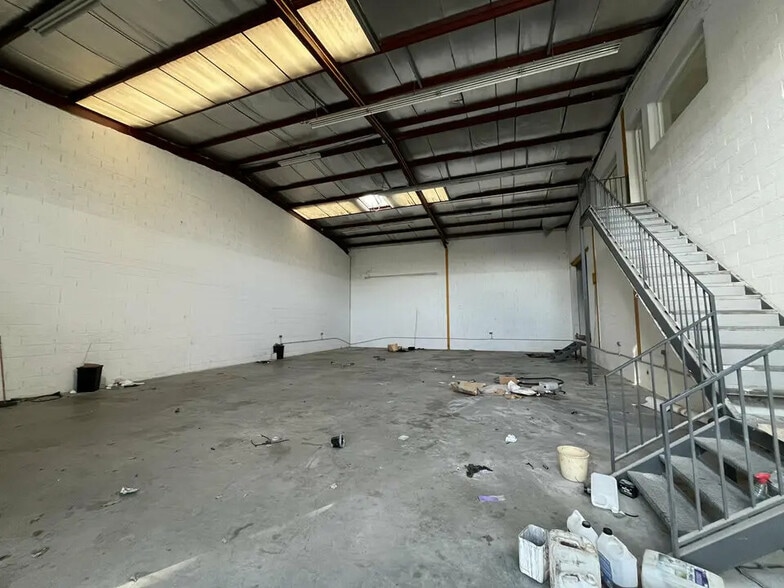 Local d’activités dans Quincy-Voisins à louer - Photo intérieure – Image 1 sur 7