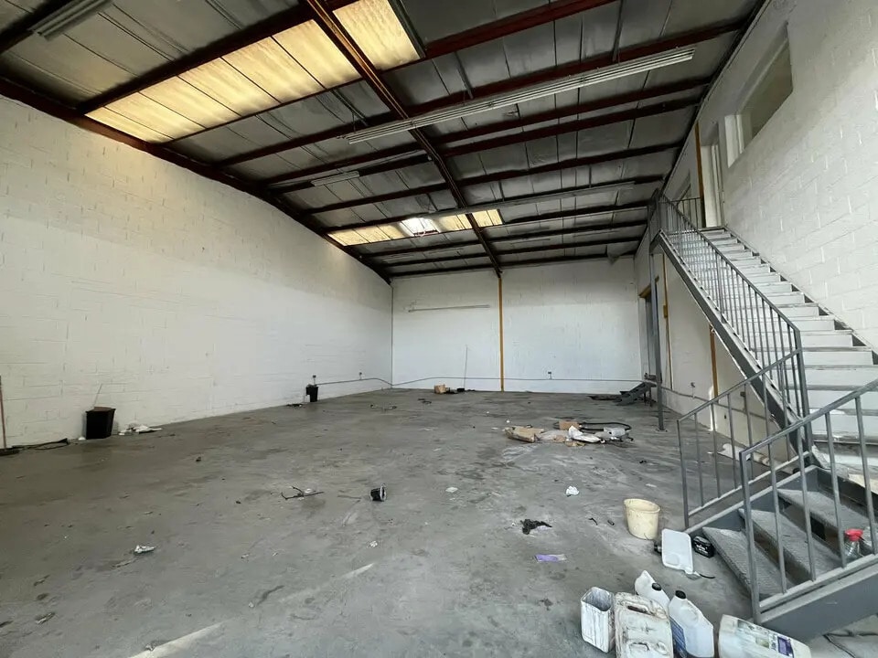 Local d’activités dans Quincy-Voisins à louer Photo intérieure– Image 1 sur 8