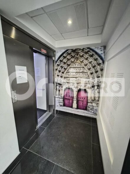 Bureau dans Reims à louer - Hall d’entrée – Image 2 sur 12