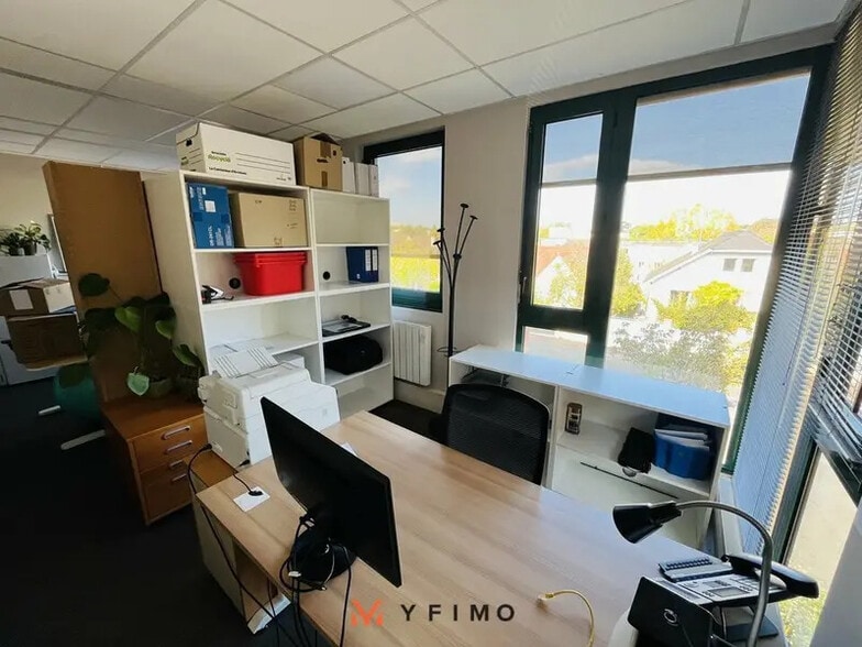 Bureau dans Saint-Germain-en-Laye à louer - Photo intérieure – Image 3 sur 4