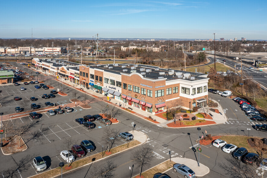 650 Shoppes Blvd, North Brunswick, NJ à louer - Photo de l’immeuble – Image 1 sur 9