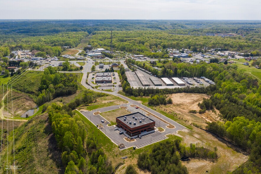 450 Solomon Dr, Fredericksburg, VA à vendre - Photo de l’immeuble – Image 3 sur 31