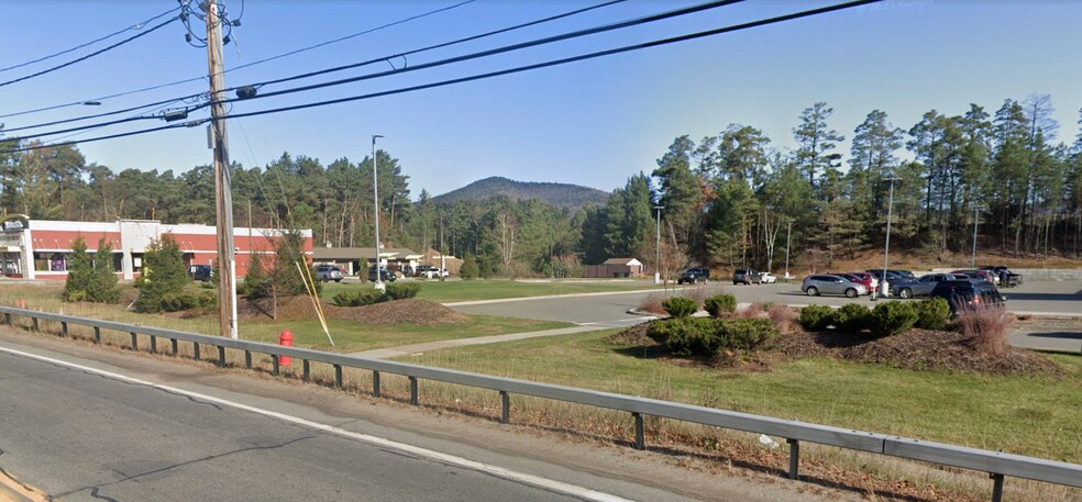 587 Lake Flower Ave, Saranac Lake, NY à vendre - Photo de l’immeuble – Image 1 sur 4