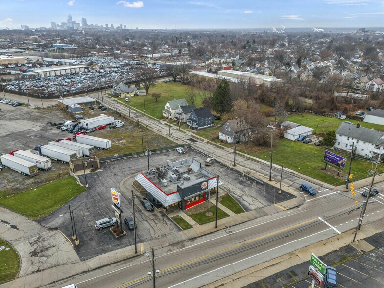 6710 Denison Ave, Cleveland, OH à vendre - Photo de l’immeuble – Image 3 sur 8