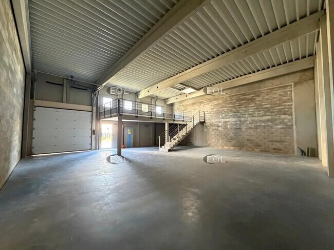 Plus de détails pour Local d'activités à louer