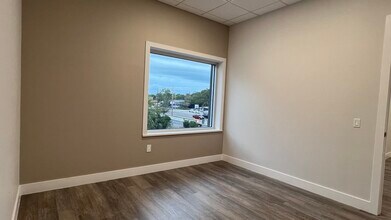5825 66th St N, Saint Petersburg, FL à louer Photo de l’immeuble– Image 1 sur 2