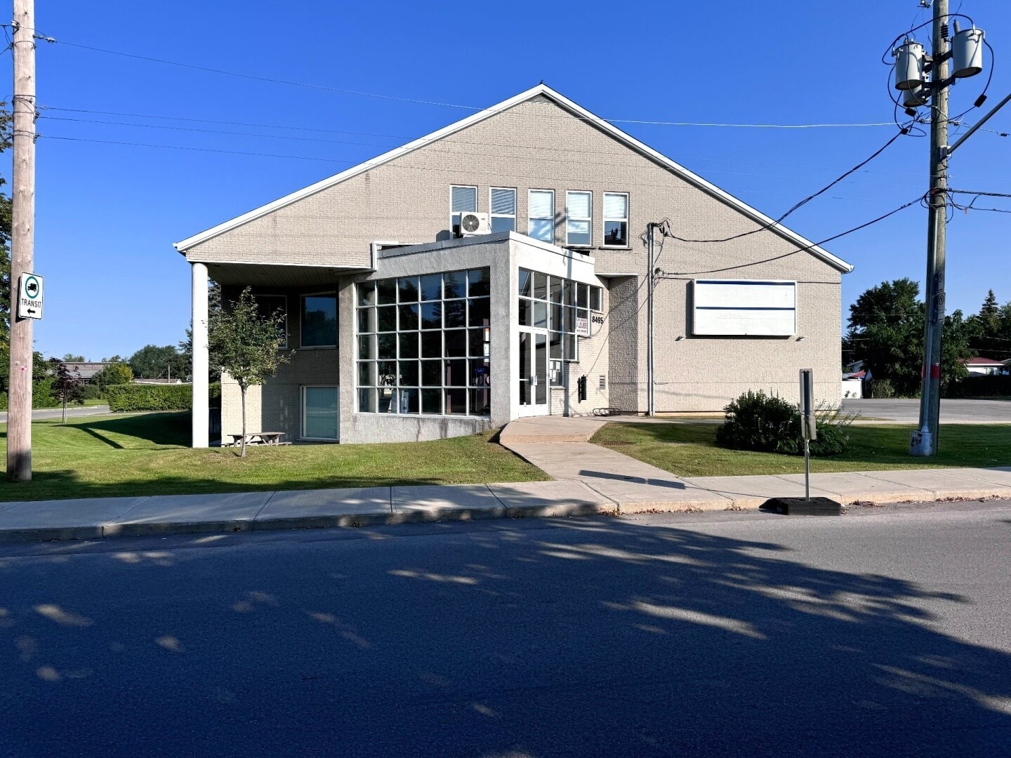 8495 Rue Adrien, Laval, QC à louer Photo de l’immeuble– Image 1 sur 8