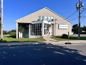 8495 Rue Adrien, Laval, QC à louer Photo de l’immeuble– Image 1 sur 8