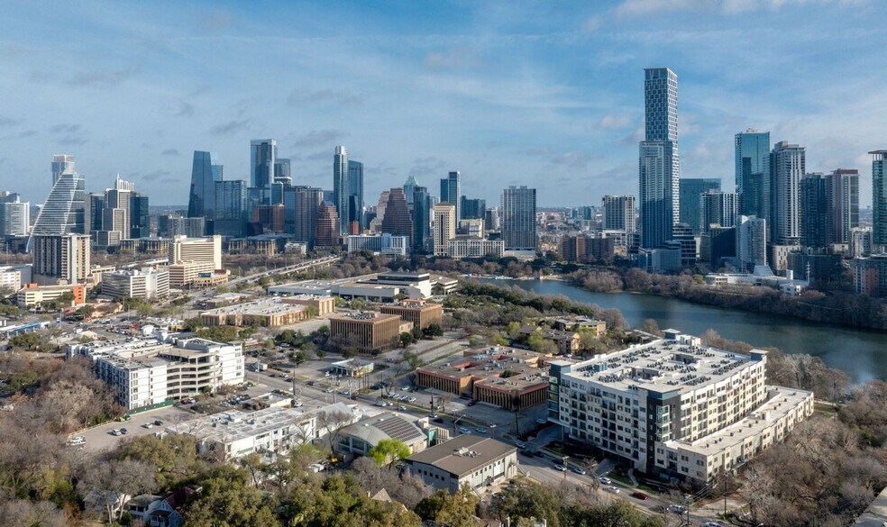209 E Riverside Dr, Austin, TX à louer - Photo de l’immeuble – Image 2 sur 7