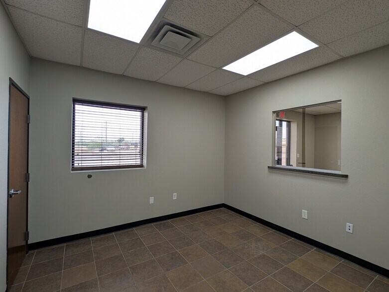 2807 S County Road 1242, Midland, TX à louer - Photo de l’immeuble – Image 3 sur 9