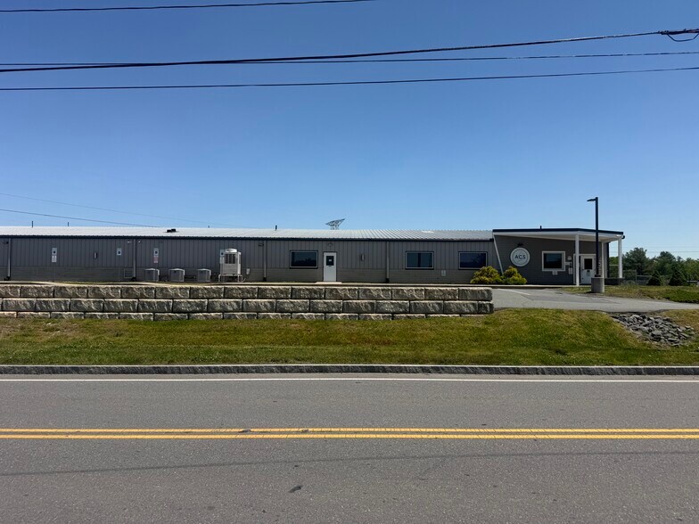 693 Elm St, Bridgewater, MA à vendre - Photo de l’immeuble – Image 1 sur 4
