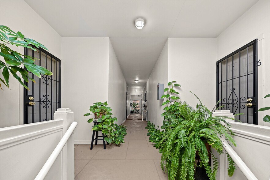 1160-1164 N Western Ave, Los Angeles, CA à louer - Photo intérieure – Image 2 sur 15