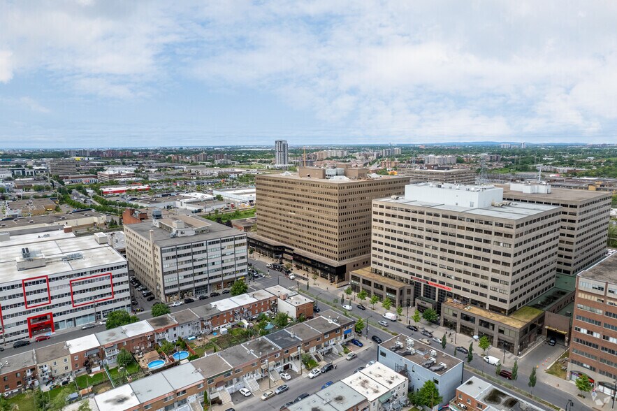 555 Rue Chabanel O, Montréal, QC à vendre - Aérien – Image 3 sur 62