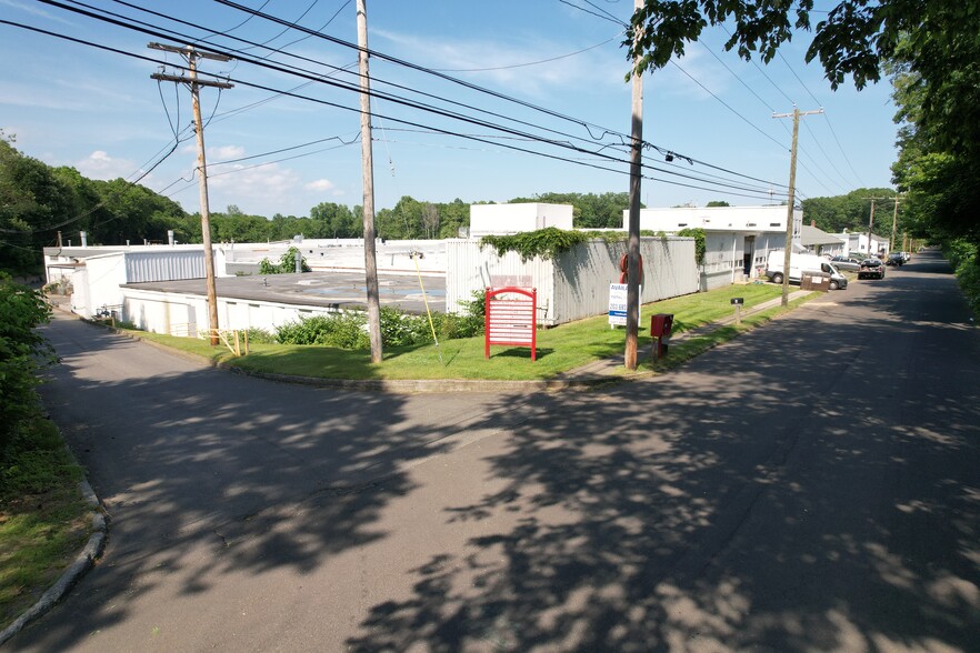 80 Wampus Ln, Milford, CT à louer - Photo de l’immeuble – Image 3 sur 3