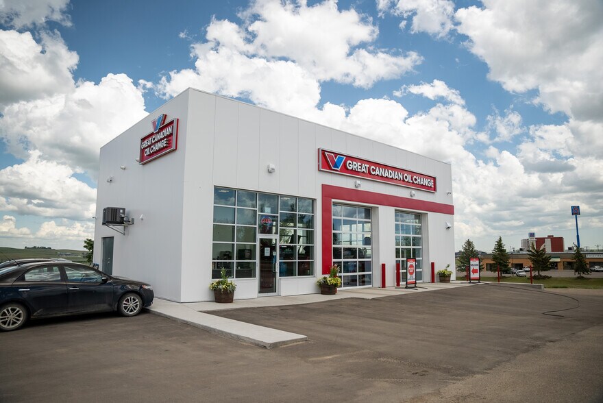 1150 Central Ave N, Swift Current, SK à louer - Photo de l’immeuble – Image 2 sur 5