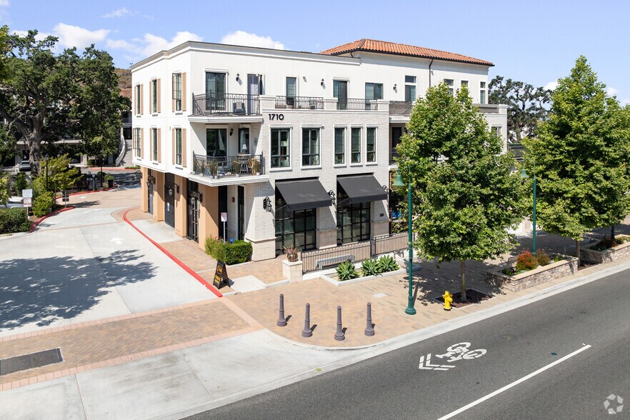 1710 E Thousand Oaks Blvd, Thousand Oaks, CA à louer - Photo principale – Image 1 sur 62