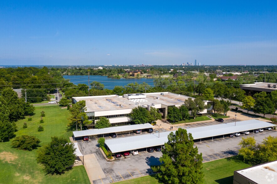 4200 Perimeter Center Dr, Oklahoma City, OK à vendre - Photo de l’immeuble – Image 3 sur 14