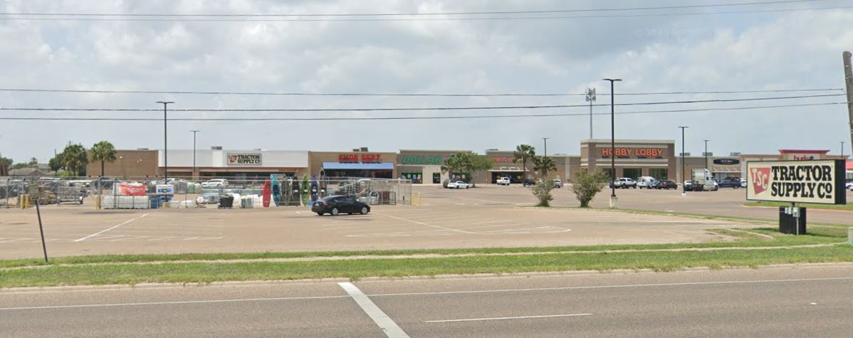 2451 S Brahma Blvd, Kingsville, TX à louer Photo de l’immeuble– Image 1 sur 6