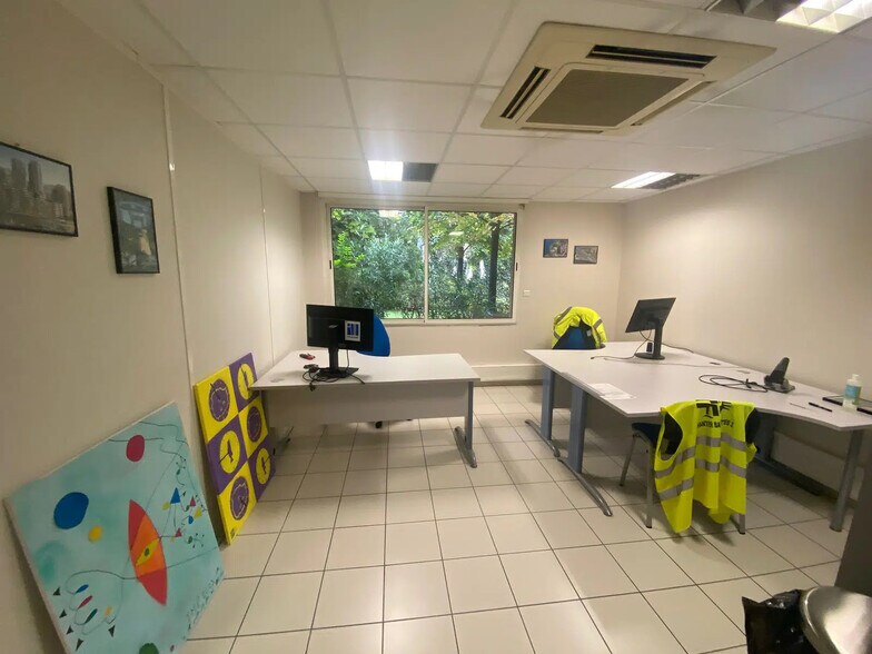 Bureau dans Marseille à louer - Photo de l’immeuble – Image 2 sur 8