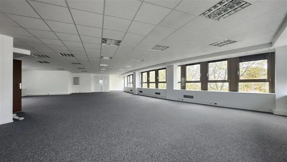 Bureau dans La Garenne-Colombes à louer - Photo de l’immeuble – Image 2 sur 8