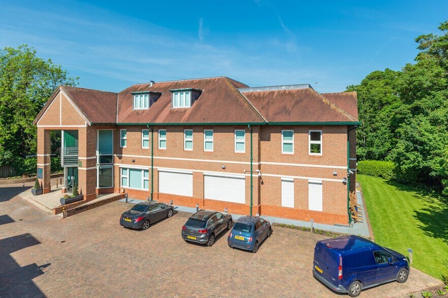 43-47 London St, Chertsey à louer - Photo de l’immeuble – Image 3 sur 3