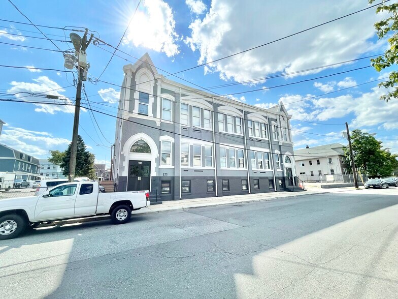 214-228 Msgr Kemezis Pl, Elizabeth, NJ à louer - Photo de l’immeuble – Image 2 sur 31