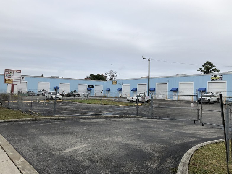 4645-4657 Southern Blvd, West Palm Beach, FL à louer - Photo de l’immeuble – Image 2 sur 11