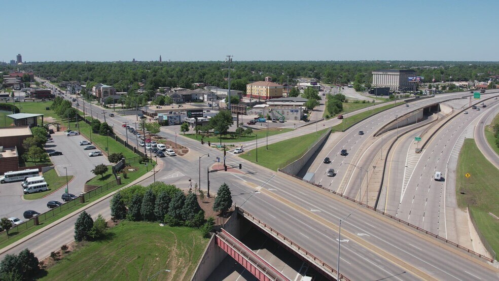 5225 N Western Ave, Oklahoma City, OK à louer - Vidéo sur l’annonce professionnelle – Image 3 sur 8